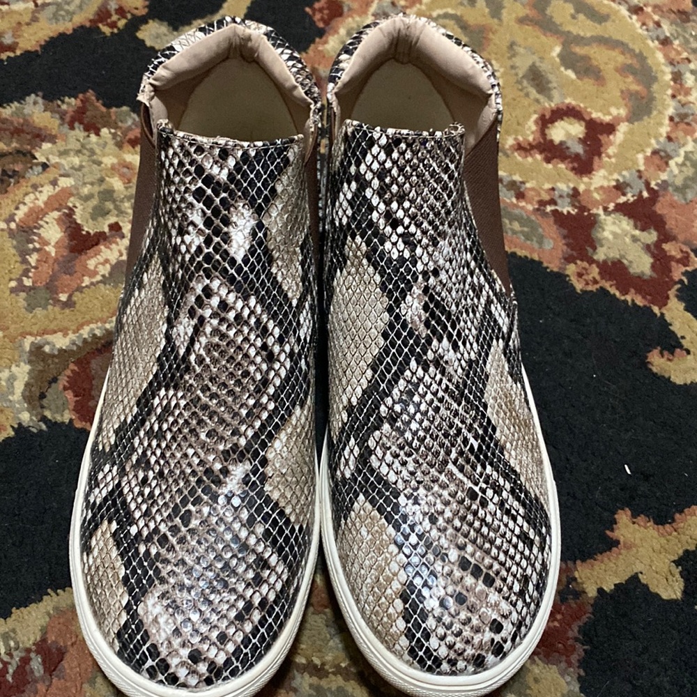 Women’s Snakeskin casual shoes